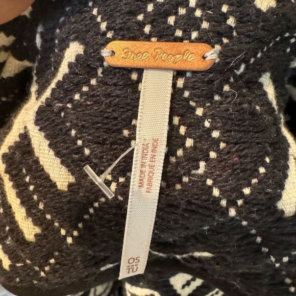 Free People Black and White Geometric Shawl - Picture 4 of 4